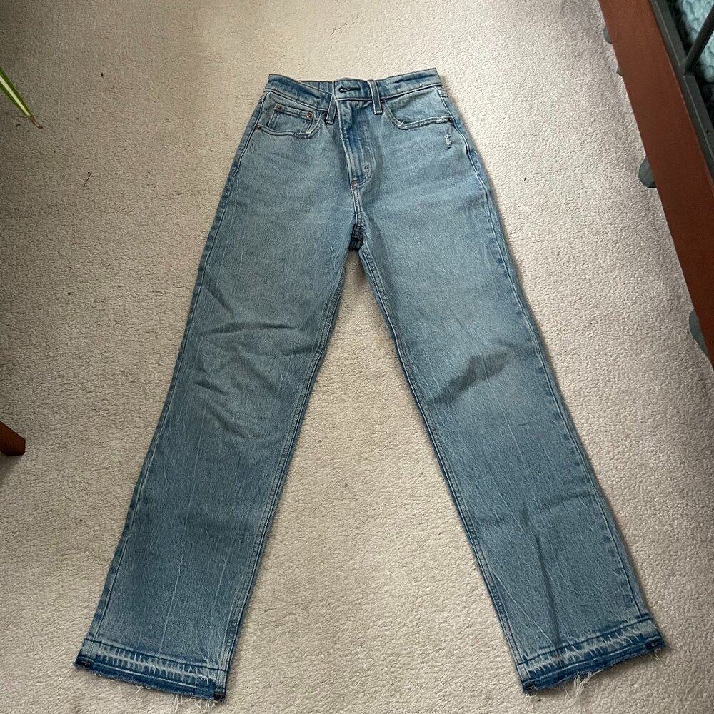 Abercrombie & Fitch Ultra High Rise 90s Straight Jean - Size 25 Short